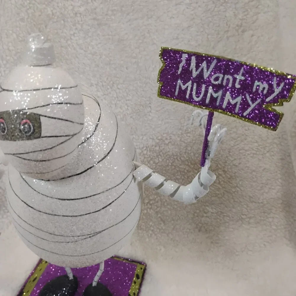 Pier 1 Imports HTF Glitter Mummy Figurine I Want My Mummy Sign Spider Halloween
